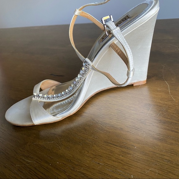Badgely Mischka Wedding Bridal Shoe 8M Satin - Picture 8 of 8